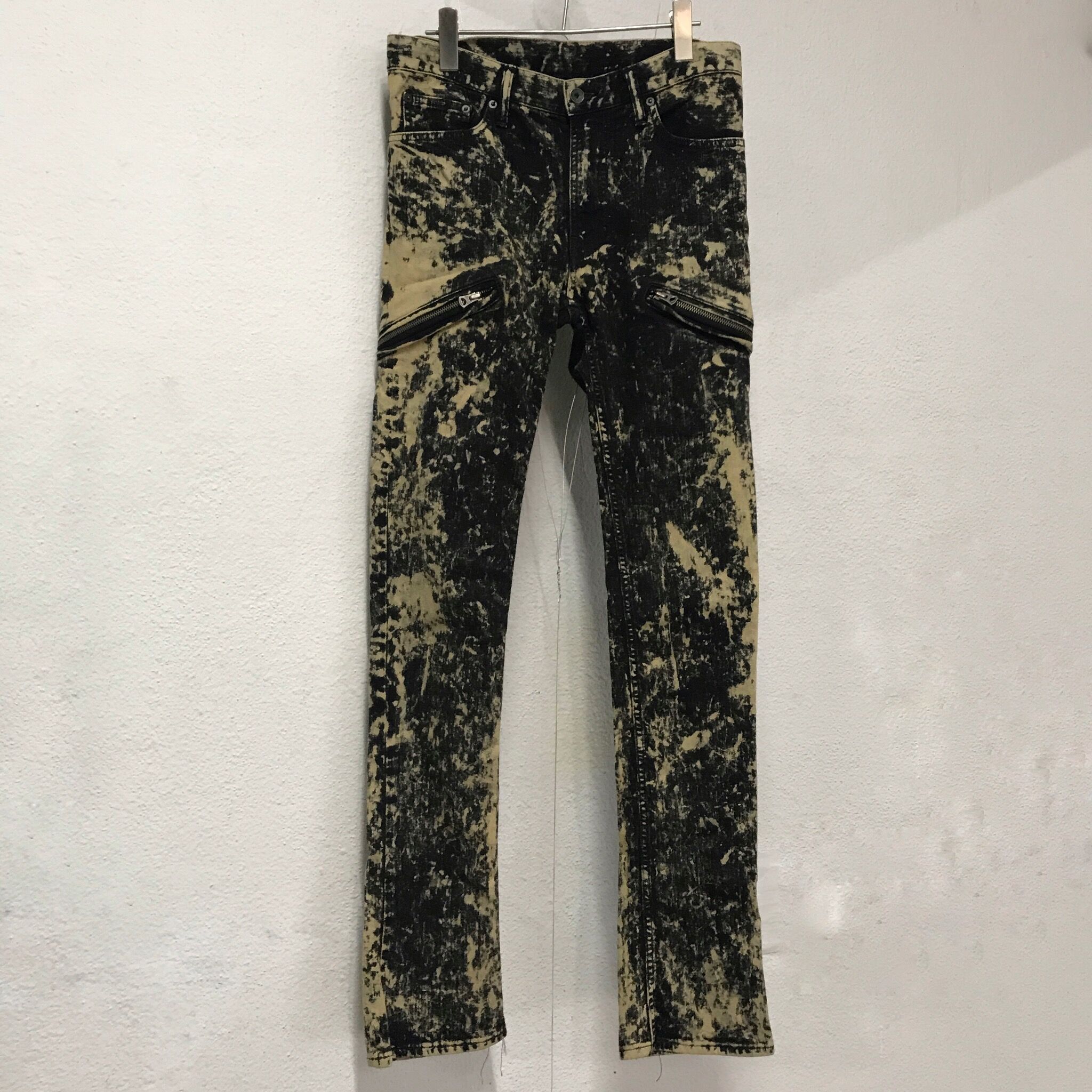 L.G.B./S-WOLF-LEO – CIRCUS by MANIAC