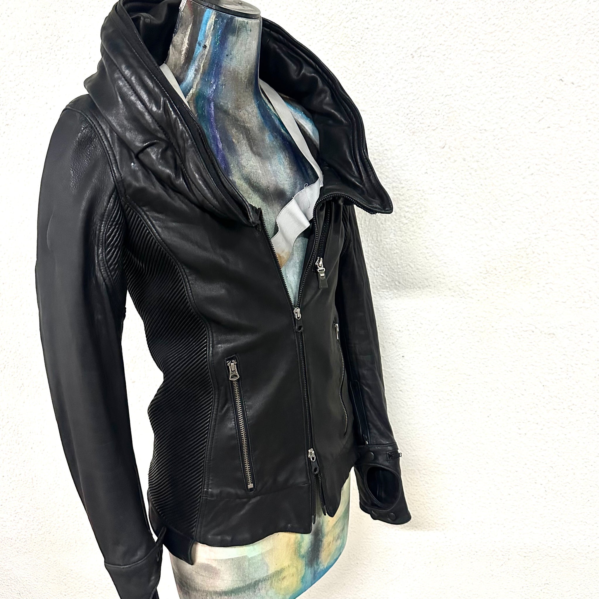 L.G.B./BONO-9/M – CIRCUS by MANIAC