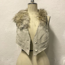 Load image into Gallery viewer, L.G.B./VEST/MINI/WITH FUR
