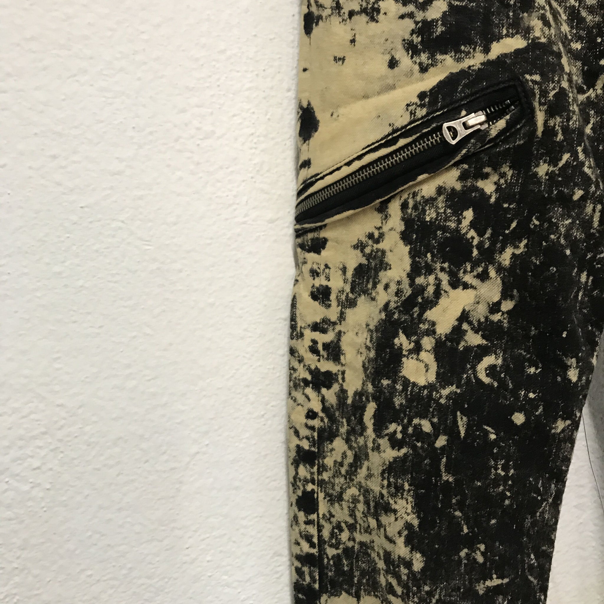 L.G.B./S-WOLF-LEO – CIRCUS by MANIAC