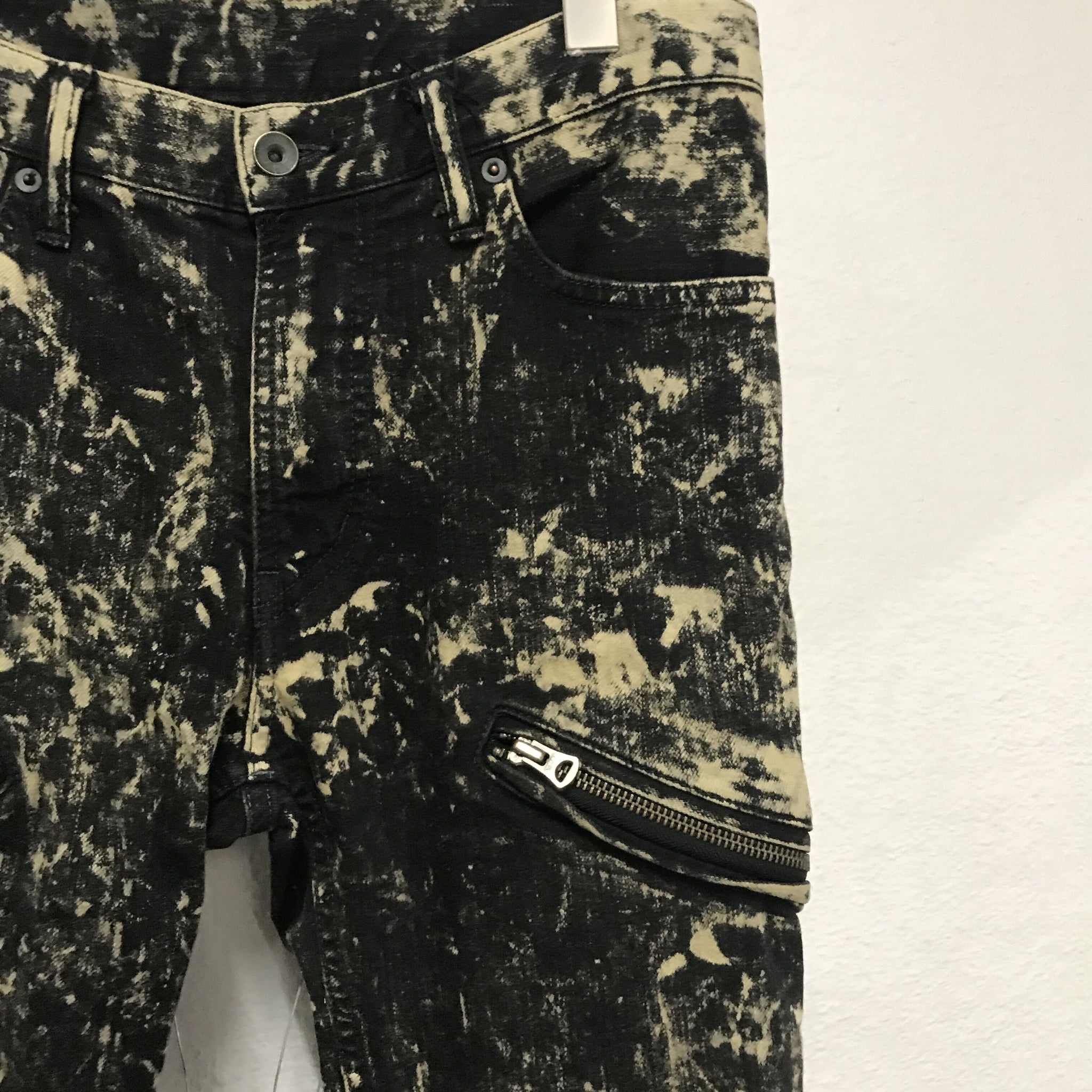 L.G.B./S-WOLF-LEO – CIRCUS by MANIAC